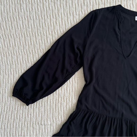 GAP Basic Ruffle Hem Smock Short Dress | Black | Size: M | Women - Picture 4 of 7